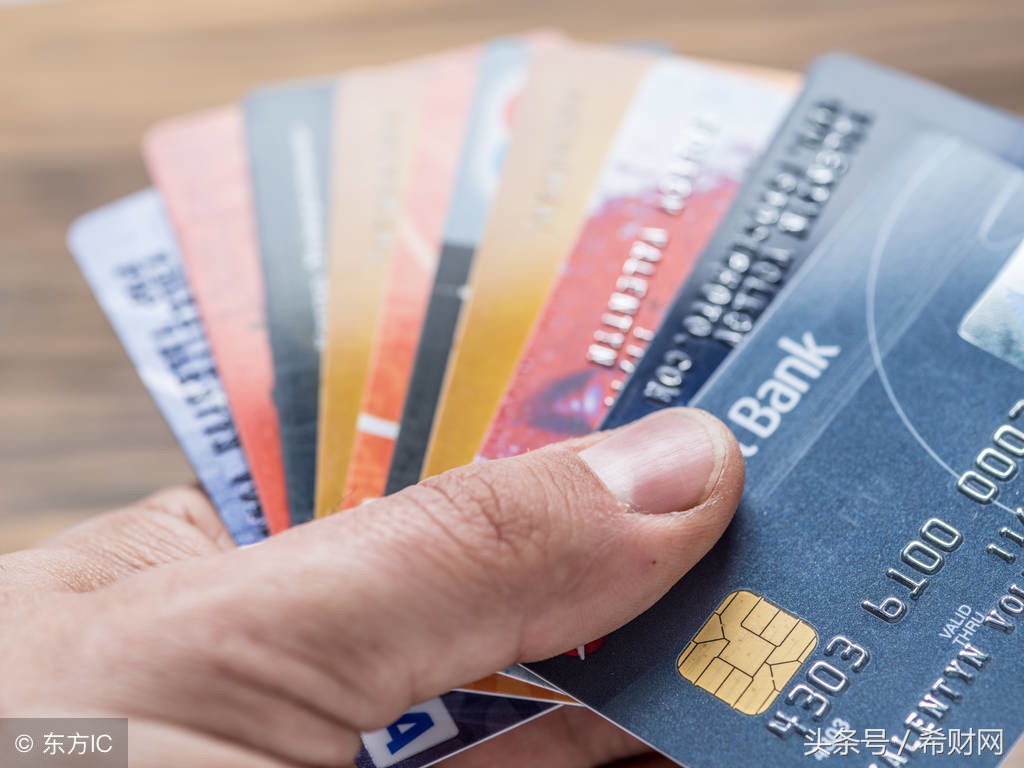 「信用卡」信用卡年费怎么算？信用卡年费什么时候扣？