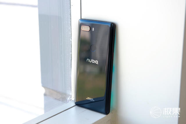 nubiaZ18圖賞：無框水滴屏，5.99吋觸感好