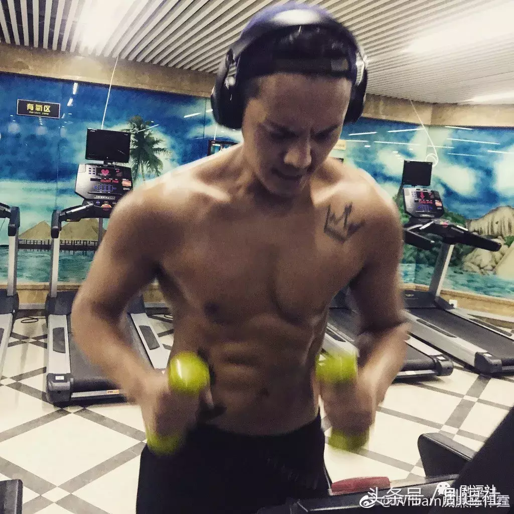 马思纯和陈伟霆的这部《橙红年代》,是我今年看过最燃的预告了!