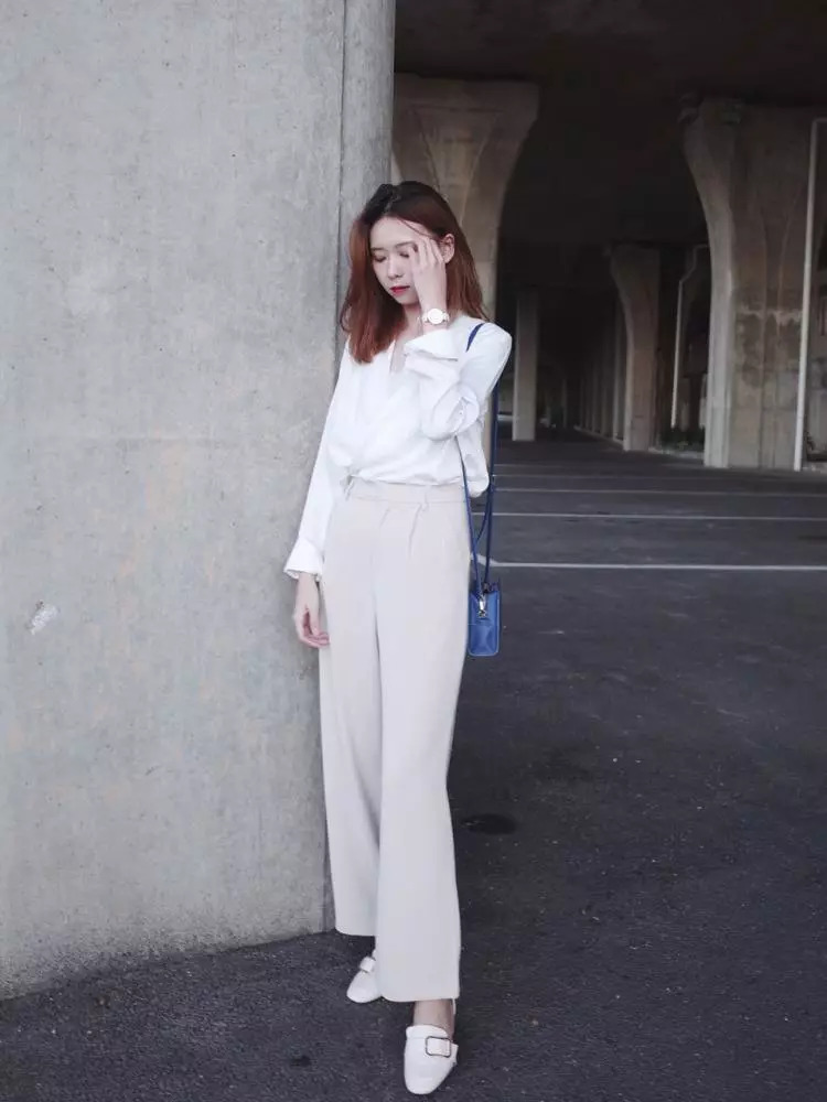 怎样搭配出完美“冷淡”风？穿上这些衣服，外面的世界与我无关！