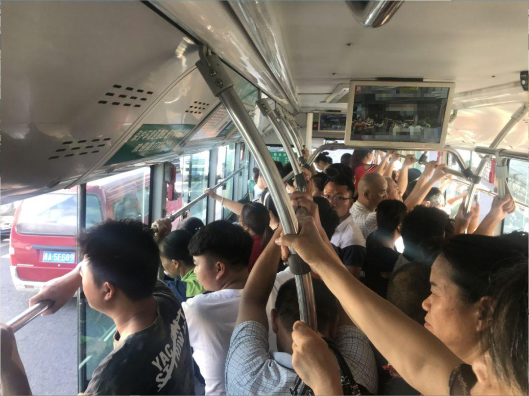 在贵阳“挤公交”究竟有多难？！市民呼吁增加车辆……