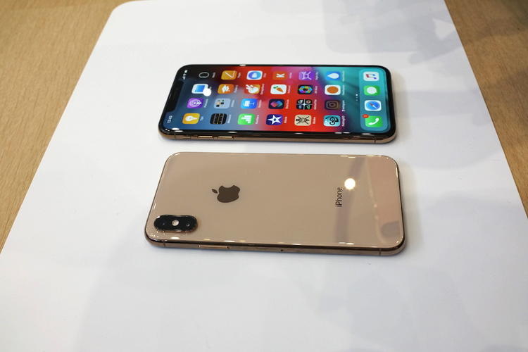 苹果发布三款新 iPhone，最低 6500 起