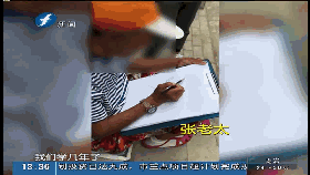 70岁老太苦练7年，终成“灵魂画手”，画谁不像谁，却爆红网络……