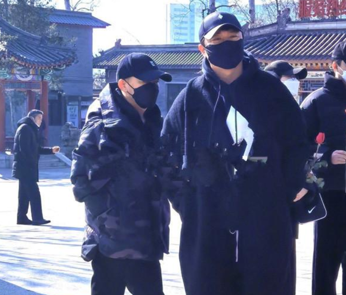 Exposure of spot of Zhao Yingjun memorial meeting, xue Zhiqian hurts heart cry bitterly, huang Bo is sent off before roc king treasure is strong