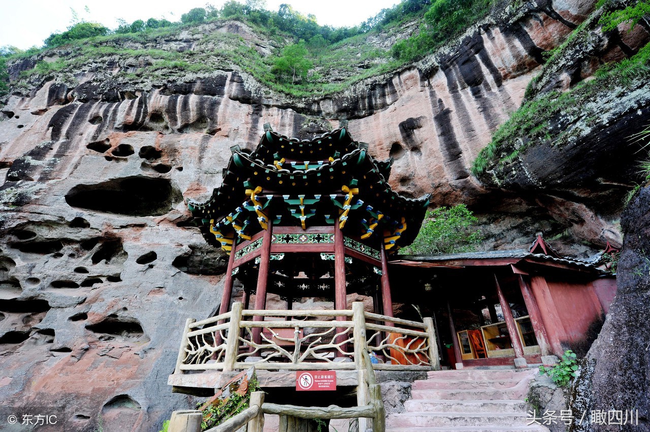 中国两大悬空寺，一个在北，一个在南，距今已有近千年