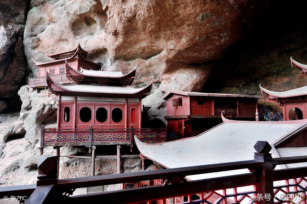 中国两大悬空寺，一个在北，一个在南，距今已有近千年