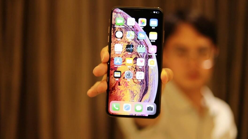 12799元的新iPhone确实好不好用呢？看一下一百个人的评价，你就知道了