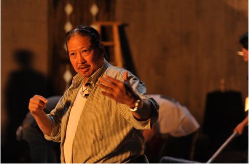 洪金宝为报恩一直跟随何冠昌,刘德华为