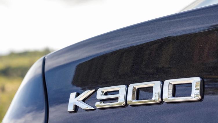 试驾2019款起亚K900 原来韩系车也有叫板奔驰S级、宝马7系的底气