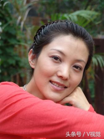 郑爽 《天龙八部》中饰 余婆.黄小蕾《天龙八部》中 饰 西夏侍女.