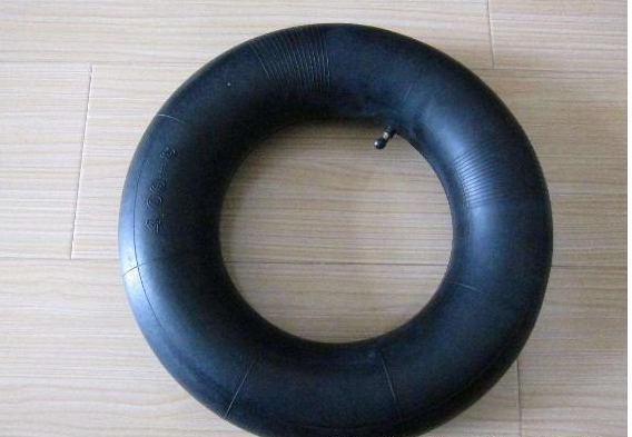 汽车轮胎为什么没有内胎，还能不漏气？