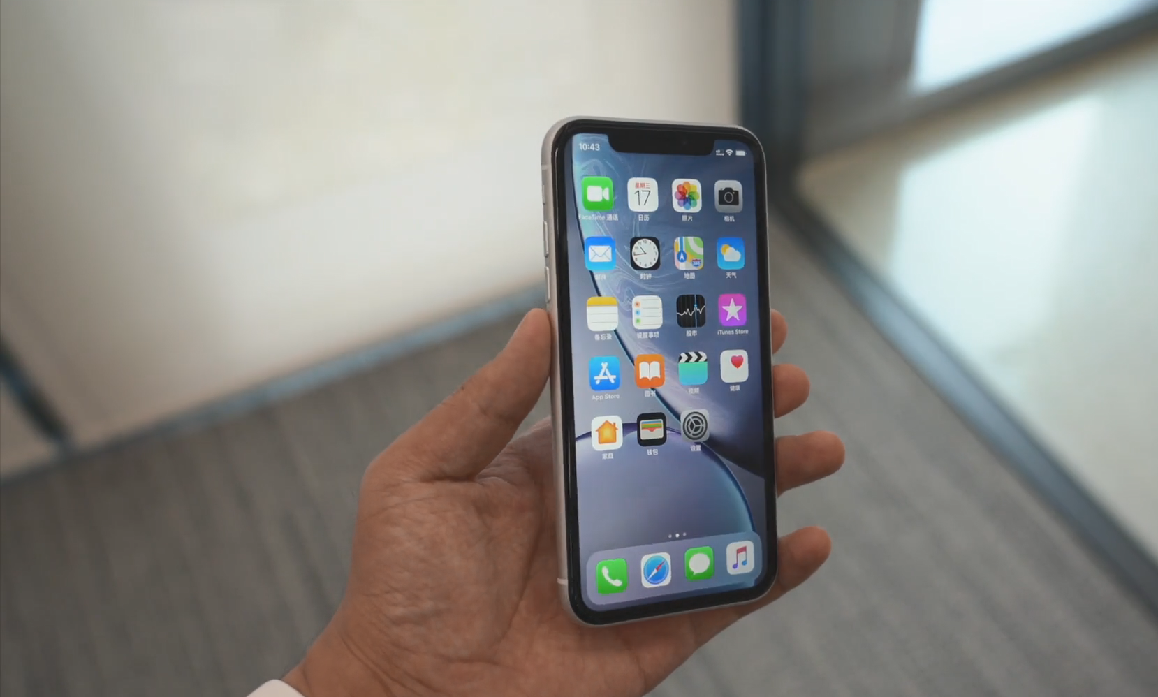 iPhone XR全部颜色上手体验：红色讨喜，黑色更加稳重