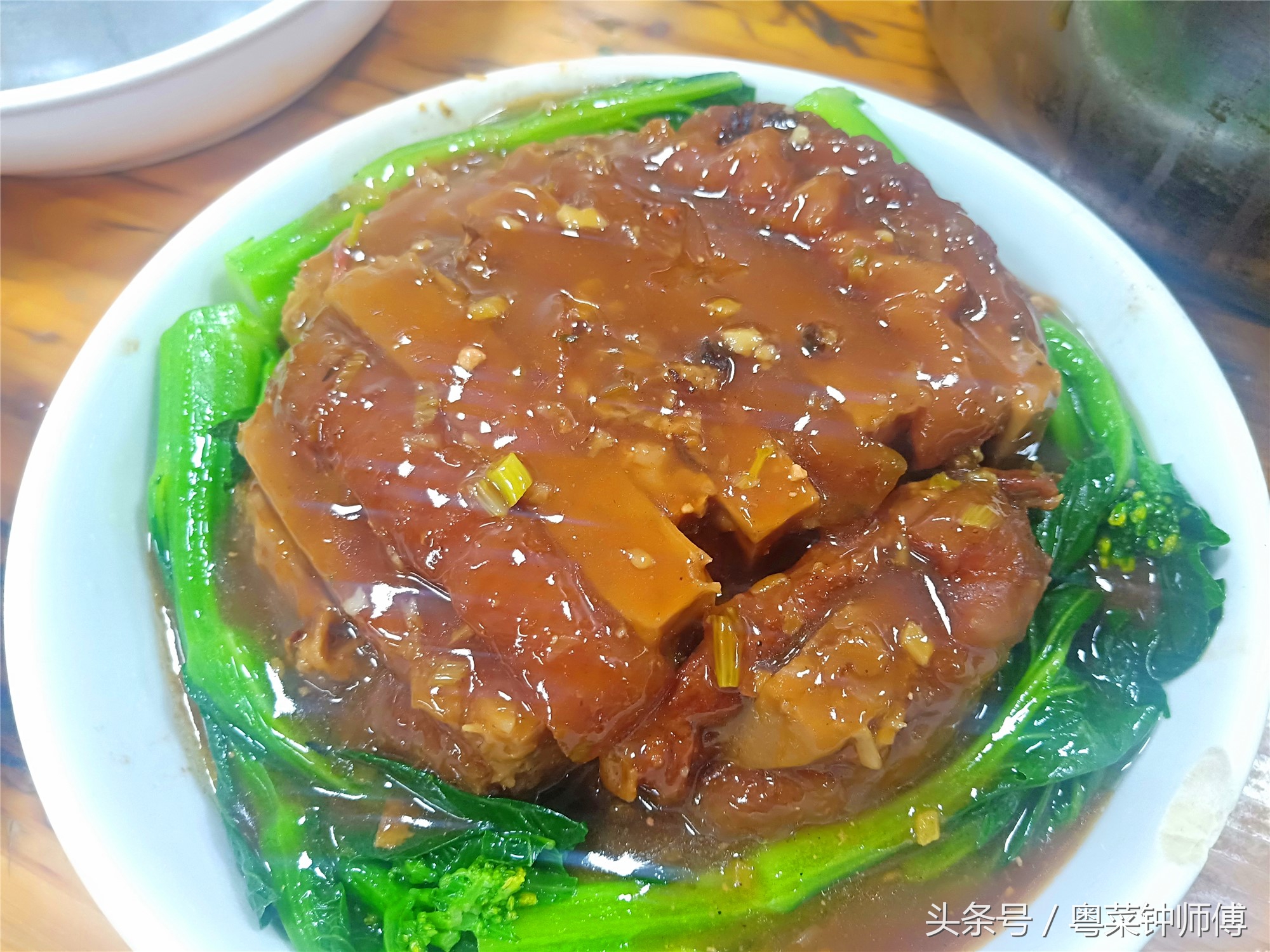 梅菜扣肉的做法視頻,梅菜扣肉的做法視頻教程