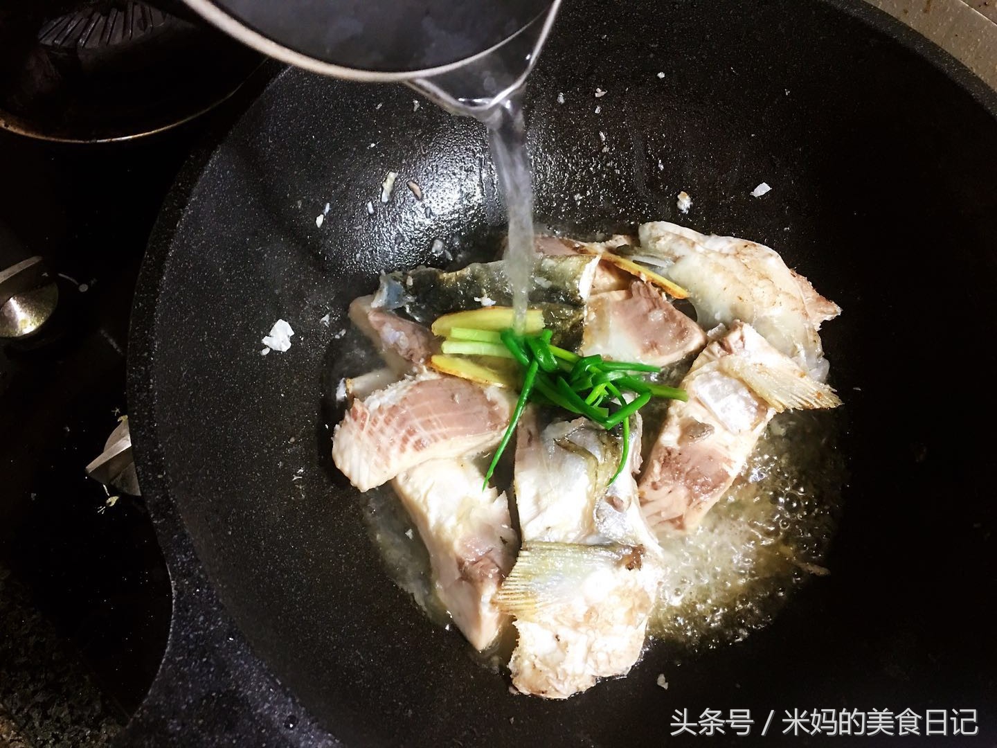 图片[7]-草鱼豆腐萝卜汤做法步骤图 秋冬吃它比人参还要补！别错过-起舞食谱网