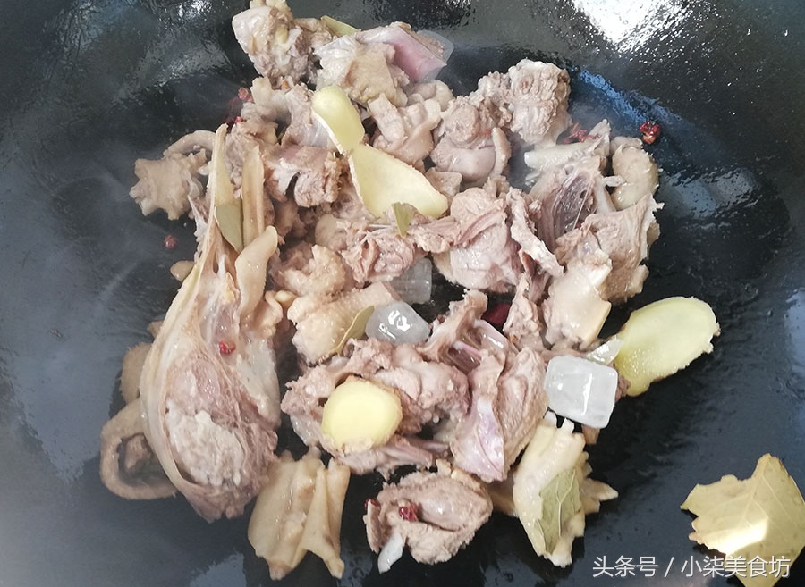 图片[9]-香菇焖鸭有诀窍 学会这个做法 比饭店做的还好吃 香辣开胃-起舞食谱网