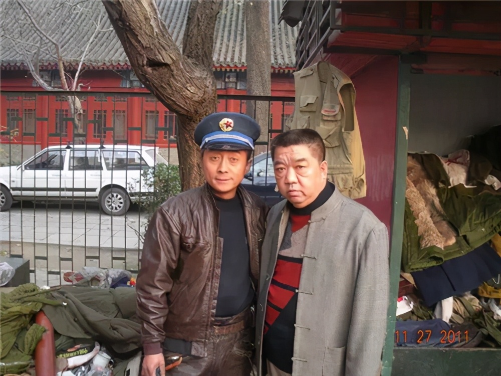 相声演员孟凡贵为军品大王李长东赠诗一首