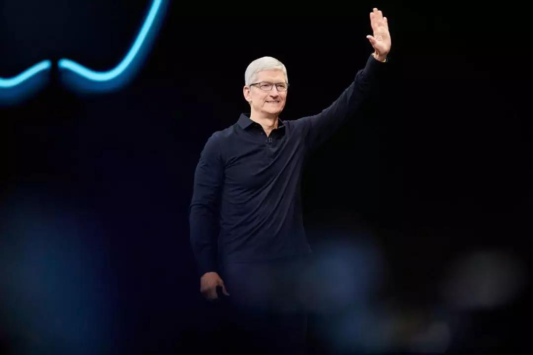 苹果传来好消息，iPhone12再次霸榜，库克的“策略”成功了