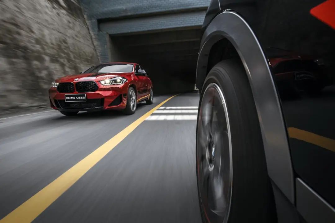 前驱宝马也能开出乐趣！试驾新款宝马X2曜夜版