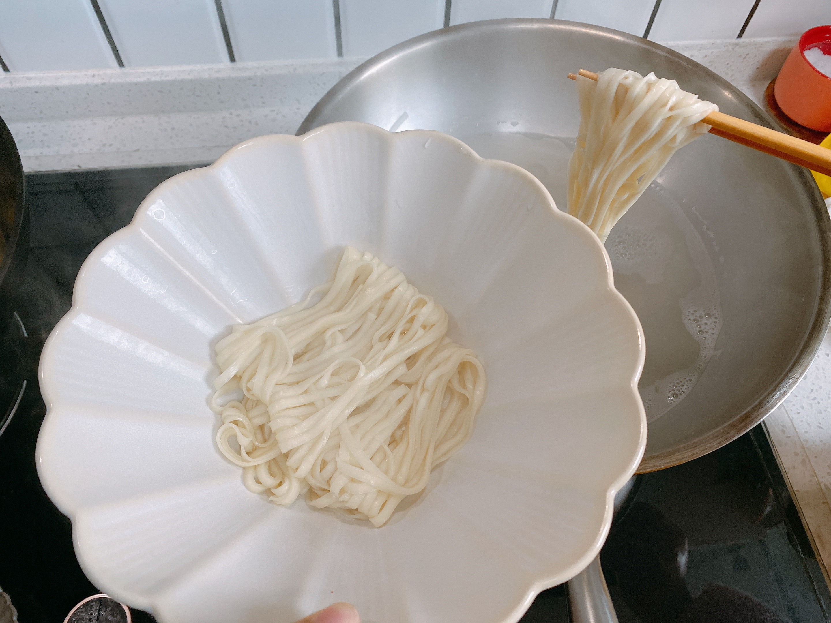 下雪天來一碗熱騰騰的湯麵，5種做法，10分鐘搞定，簡單有營養