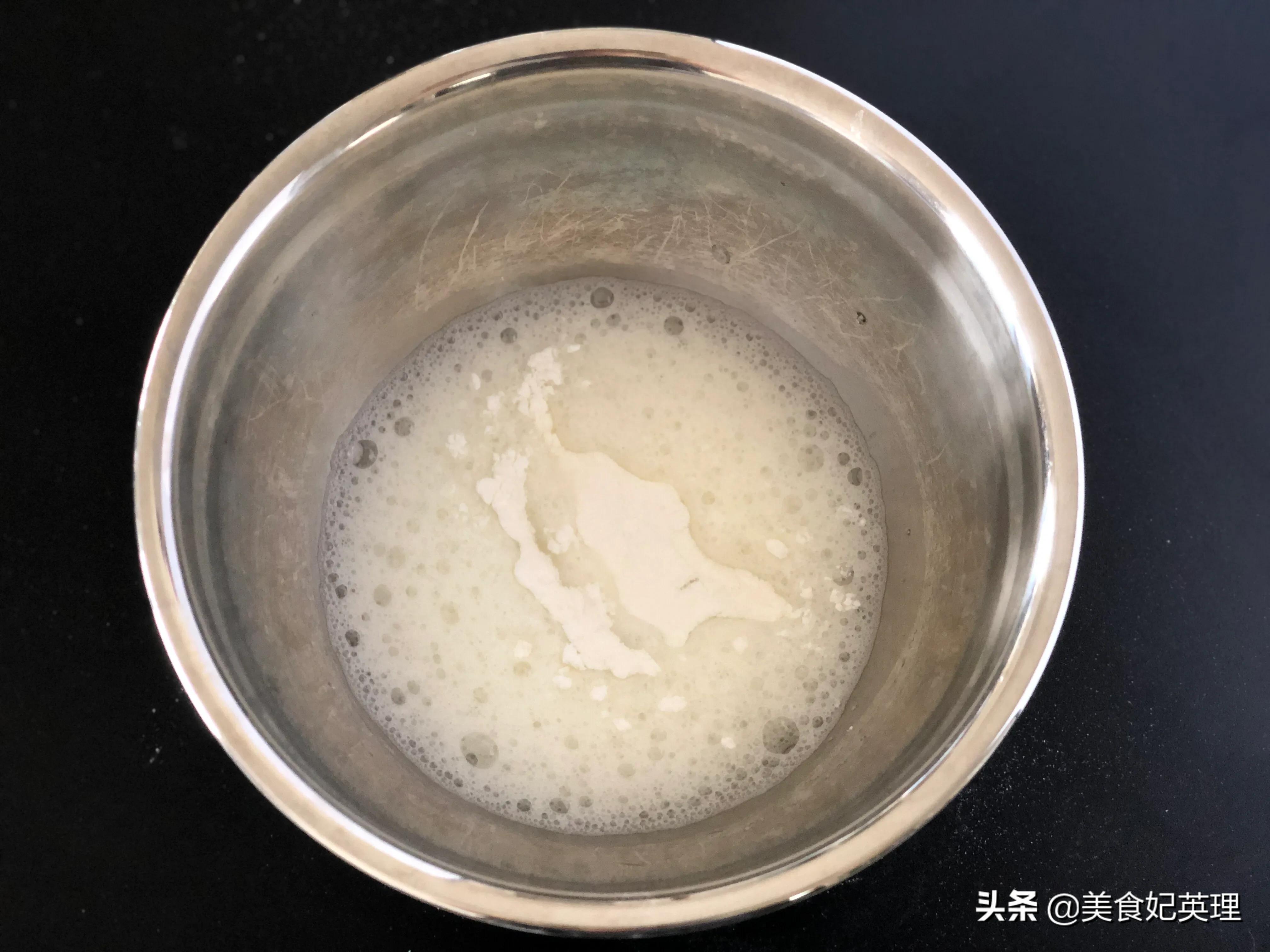 用蛋清做小零食简直太香了，两个蛋清做一堆！入口即化宝宝超喜欢