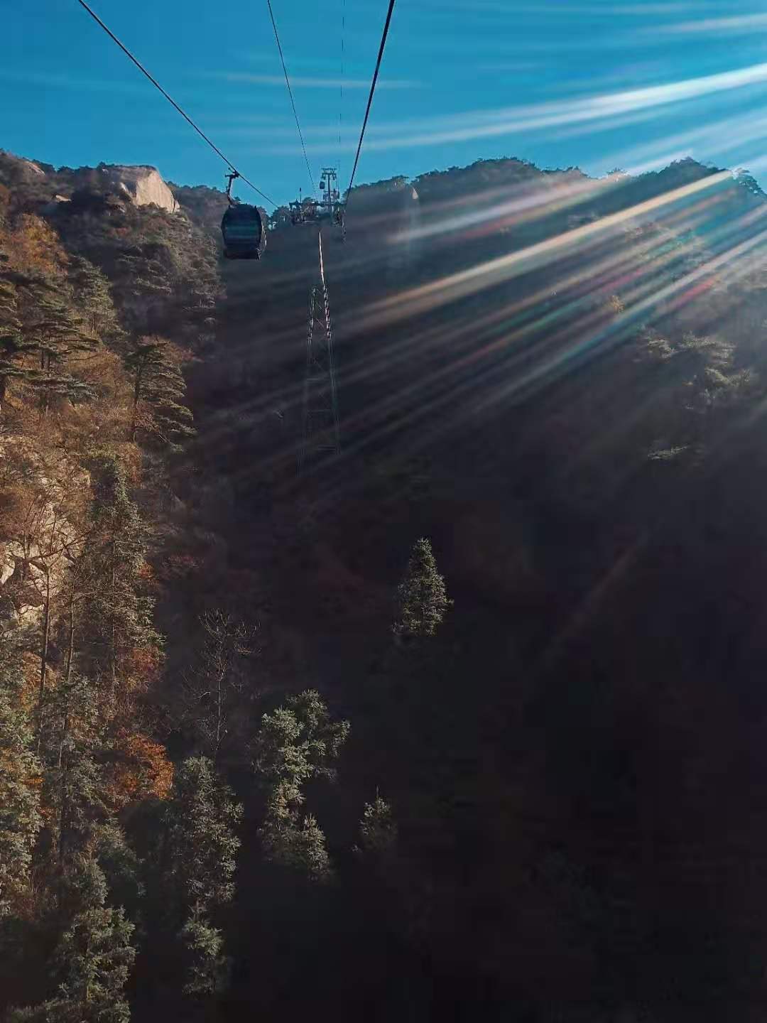 百名武漢戰(zhàn)疫英雄暢游天柱山