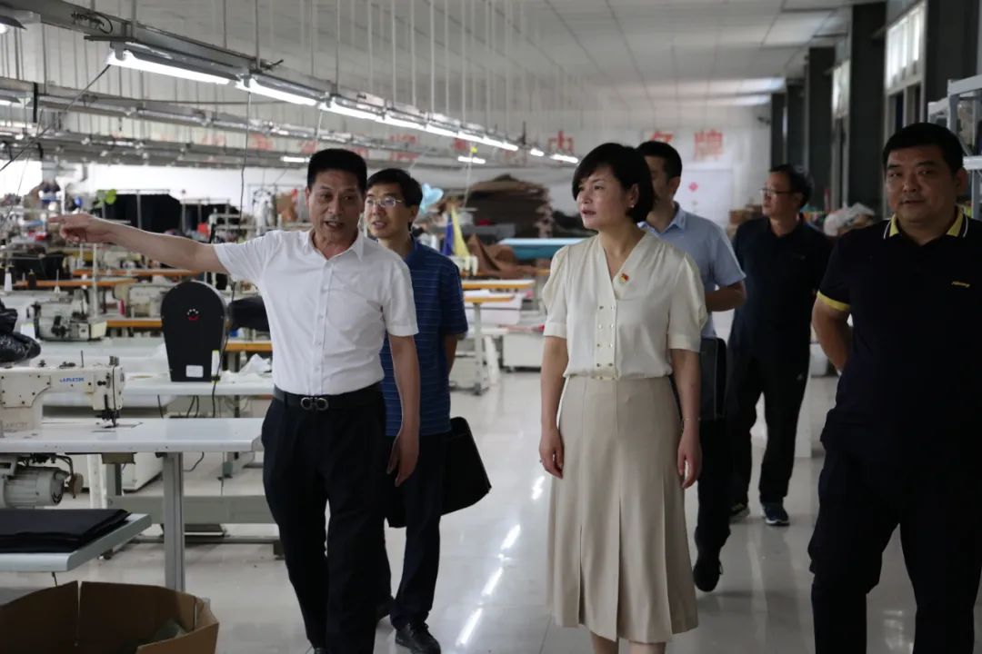 卧龙区委常委、区纪委书记、区监委主任李筱珂深入企业开展“万人助万企”活动