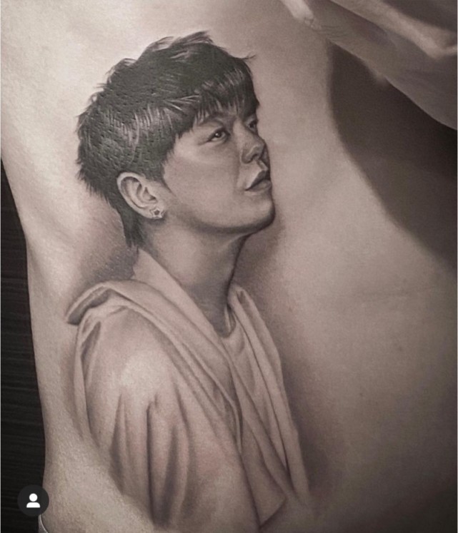 杨丞琳带领“华冈五人帮”陪黄鸿升父亲庆中秋，又哭又笑彼此安慰