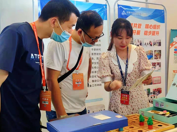 汉滨区江南幼儿园玩教具亮相第三届西北教育装备博览会