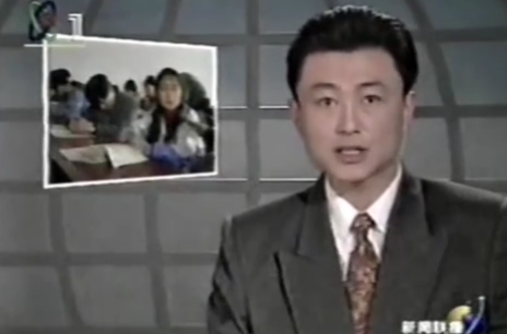 王宁：一脸严肃主持新闻28年，私下却是宠妻狂魔？镜头前后反差大