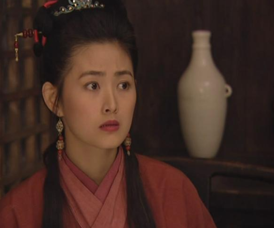 她是最性感的潘金莲，出演过金瓶梅，今看她写真还得充钱