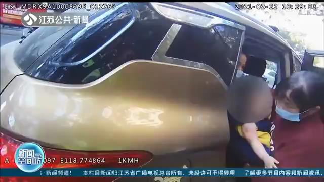 幼童烫伤紧急求助 交警开道快速送医