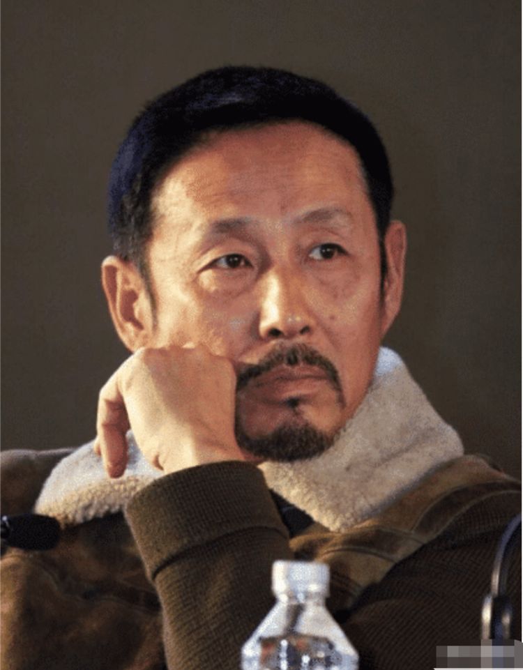 隐瞒34年！陈道明女儿原来是熟悉的她，不拼爹不