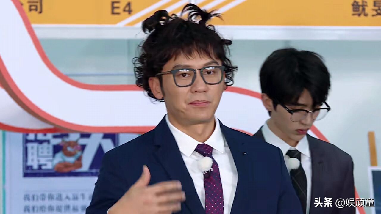 蔡徐坤成李晨发型师，看到他给李晨设计的新发