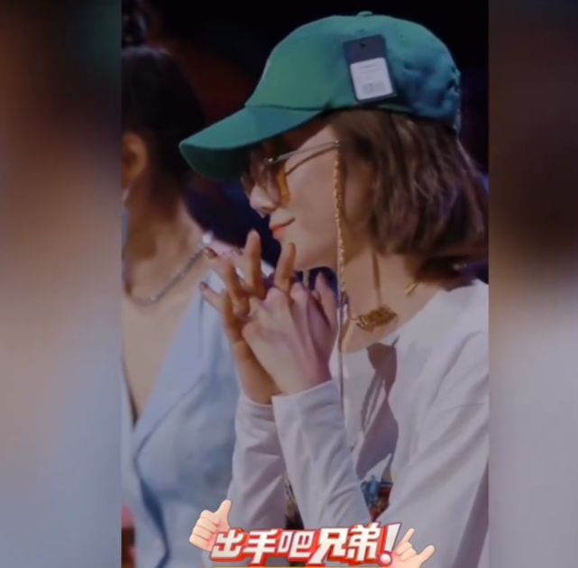 乃万和金子涵现身新节目，乃万绿帽带标成焦点