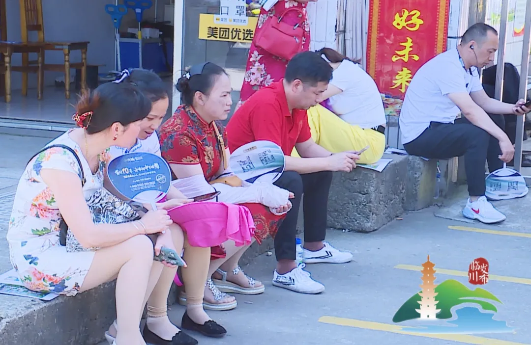 高考第一天!临川考场外发生的一幕......