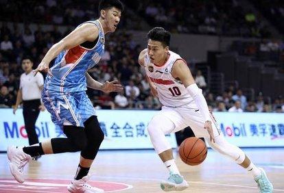广东队内部职位调整！周鹏担任队长，赵睿卸任