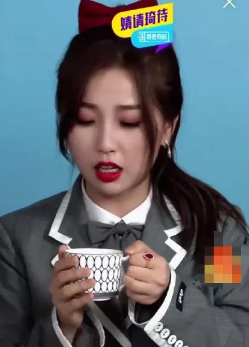 刘雨昕虞书欣上李佳琦直播间：虞书欣被赞情商