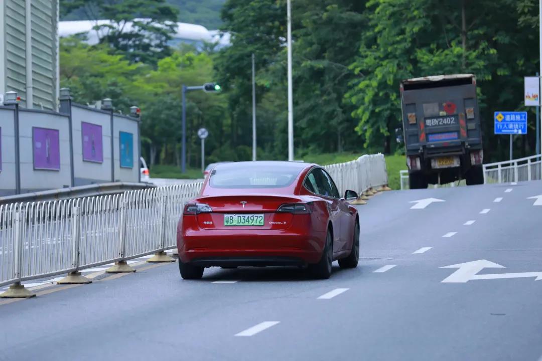 Model 3直降1.5万，等等党又赢了！网友：特斯拉才是良心企业