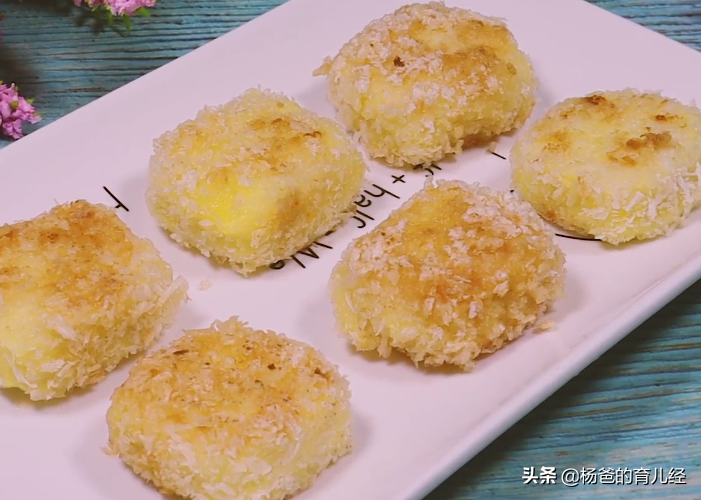 Fresh, fragrant and tender potato and chicken patties, simple cooking, nutritious and delicious, children's favorite parenting food supplement