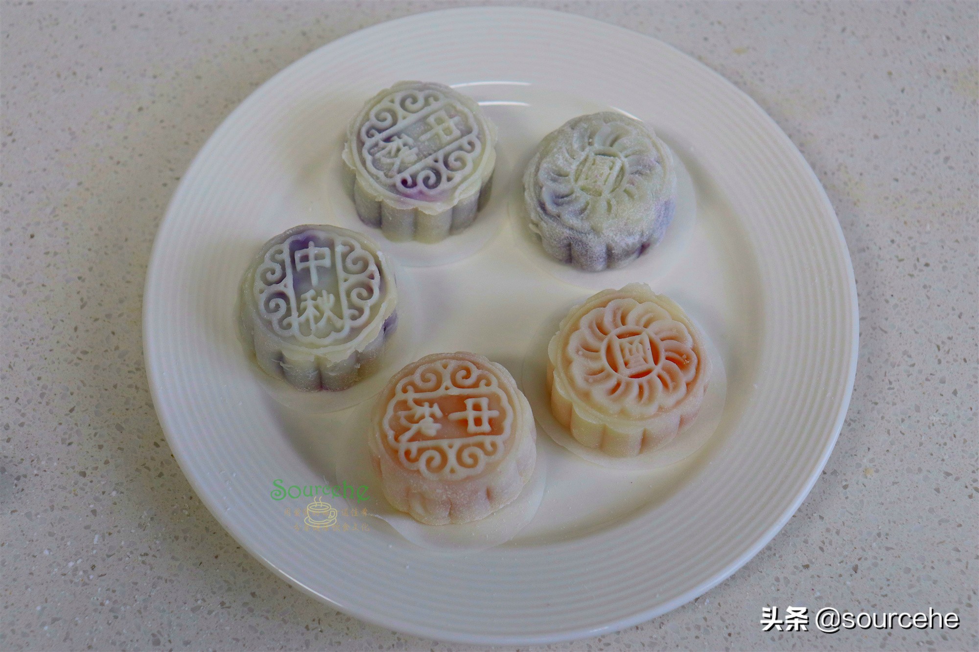 月饼不用烤箱，现做现吃，软糯香甜，少油少糖，低热量，更健康