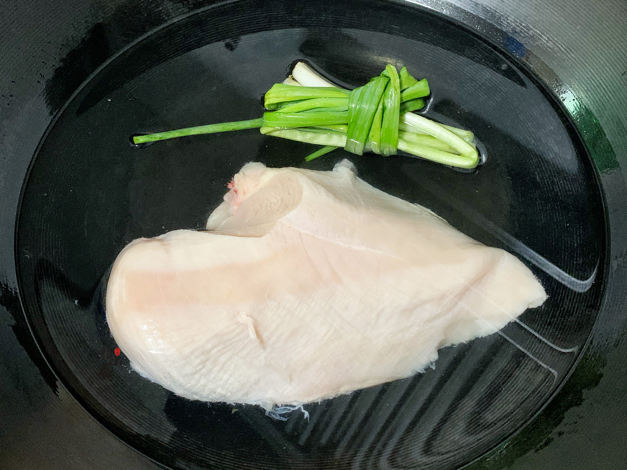 這肉2天不吃就饞它，高蛋白低熱量，炒上一盤用生菜包著吃，美味