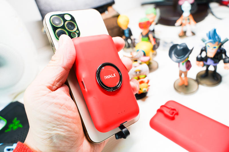 这才是iPhone充电最佳的姿态！iWALK变色龙充电宝评测