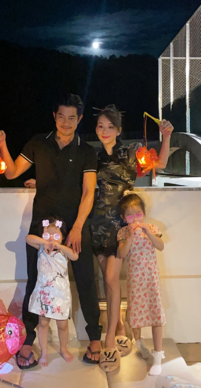 宠妻狂魔！郭富城陪老婆逛街，方媛晒夫妻俩与猫咪合照大秀恩爱