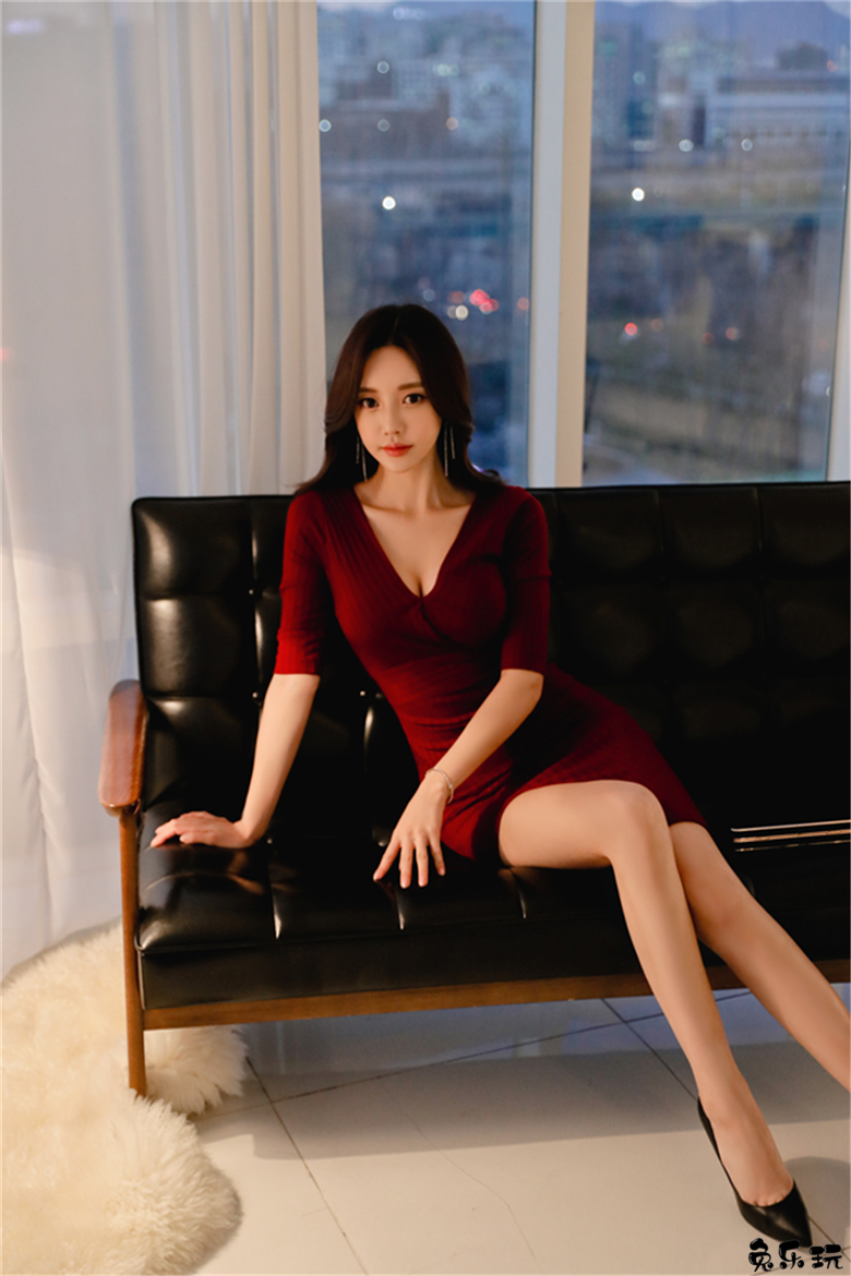 孙允珠：罗曼尼蔷薇红酒午夜慵懒衣裙