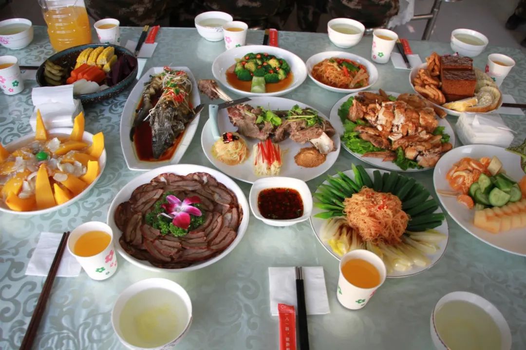 兵哥哥的“年夜饭”，看看哪个单位的伙食你最