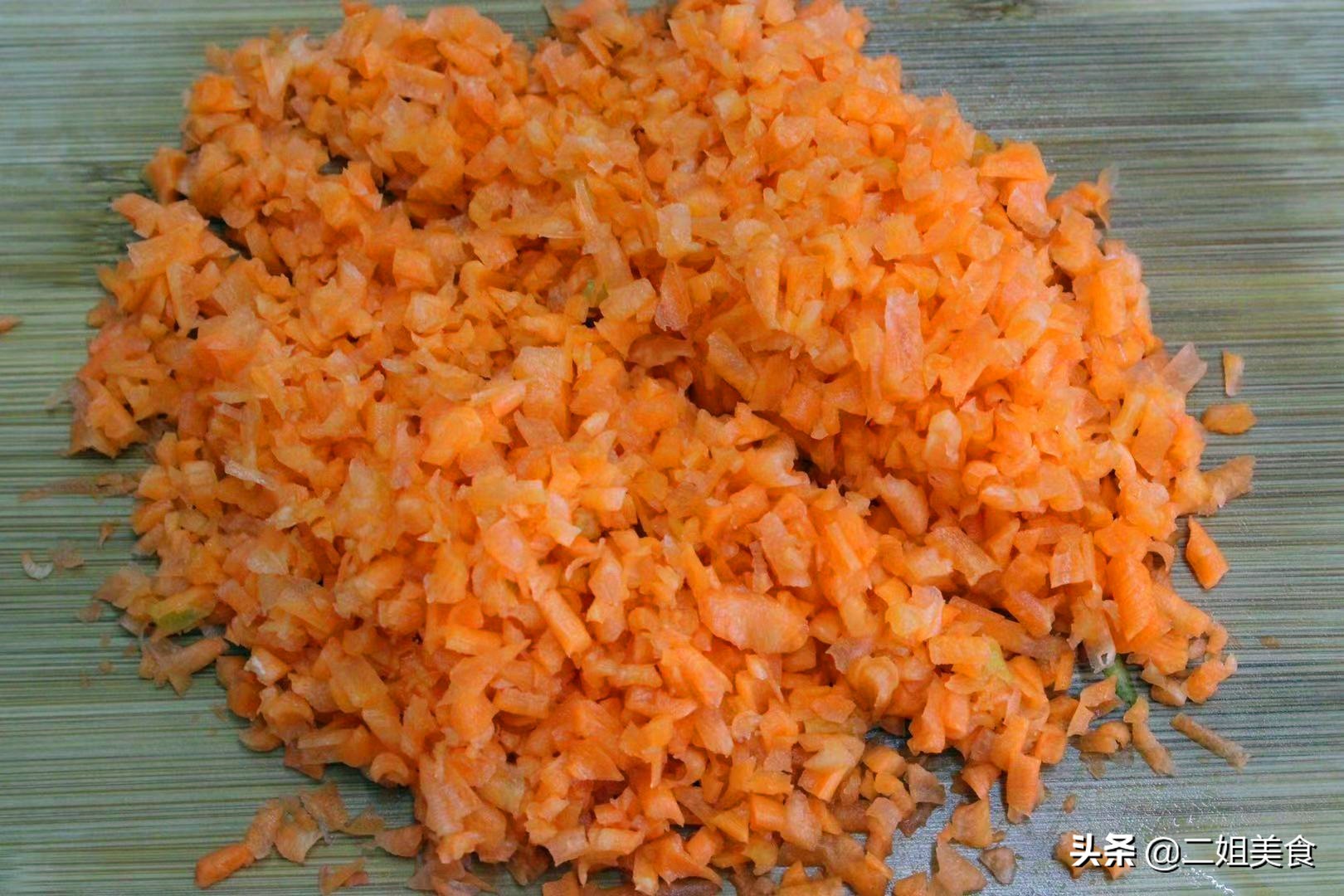 用胡萝卜和粉条做包子原来这么好吃，比白菜馅鲜，比韭菜馅还香