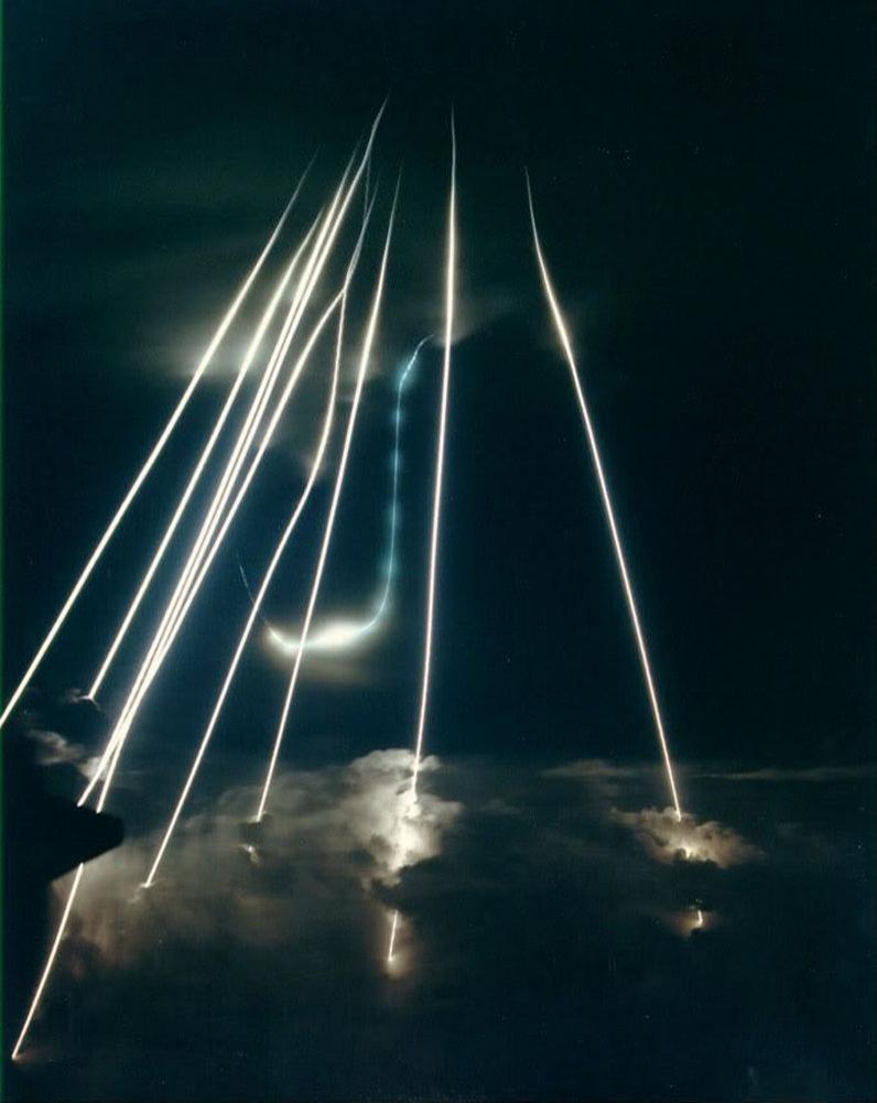 ����41�ɽ���ö�˵�ͷ�͵�ŦԼ��Ϊ�ζ���5B���Ǻ������м᣿