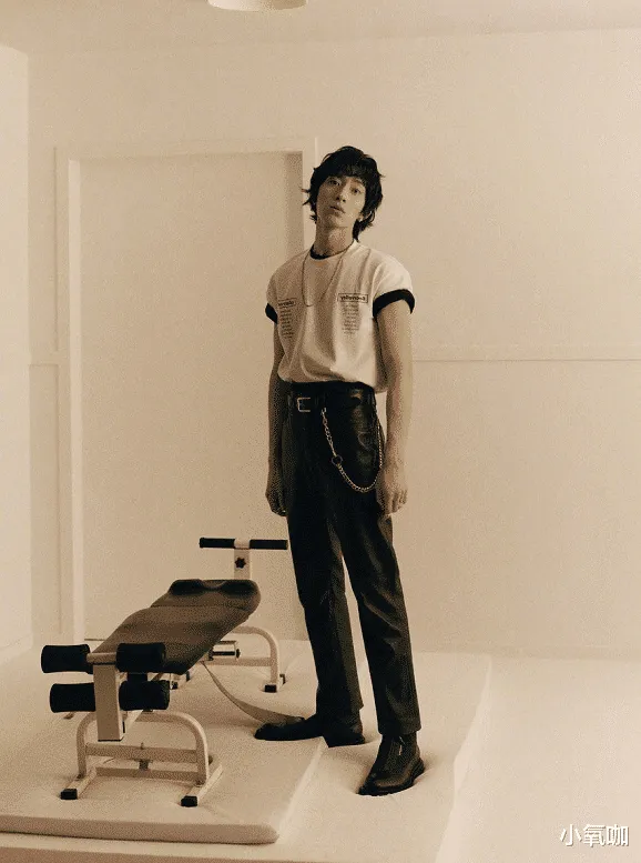 这还是井柏然吗？31岁“整容式”暴瘦登封面，不