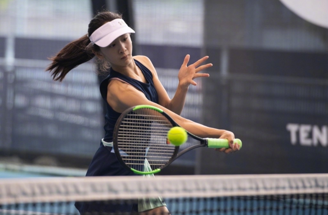 叶一茜掰手腕不敌儿子，森碟却一秒钟KO弟弟小亮仔，彰显惊人臂力