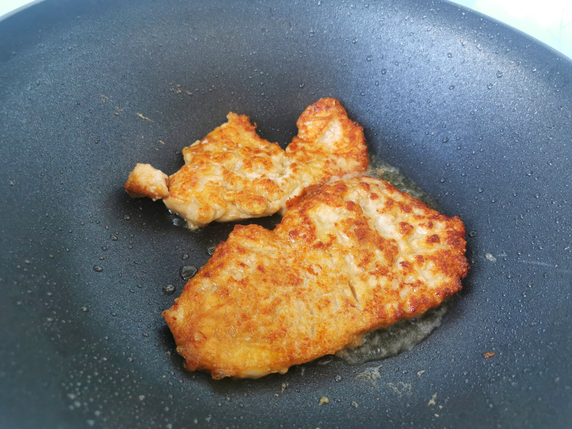 炸鸡排，别只知道裹面包糠，水嫩腌制配方分享给你，口感嫩而不柴